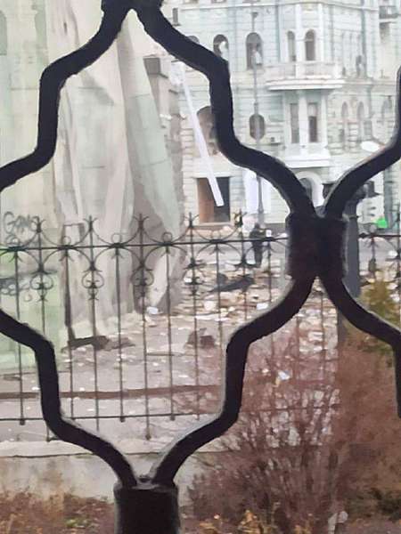 У Харкові снаряд російських окупантів влучив в Успенський собор (фото)