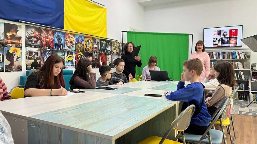 Переселенка з Краматорська навчає дітей у Луцьку мистецтву фотографії (фото, відео)