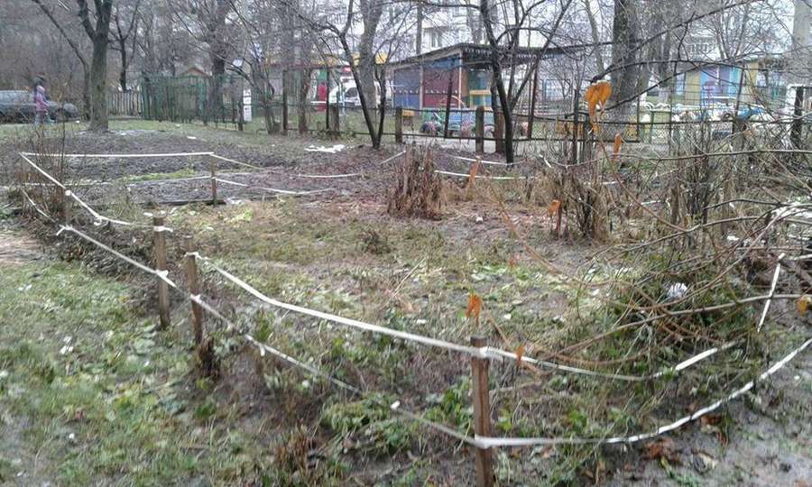 У Луцьку знесли  незаконні паркани на прибудинкових територіях (фото)