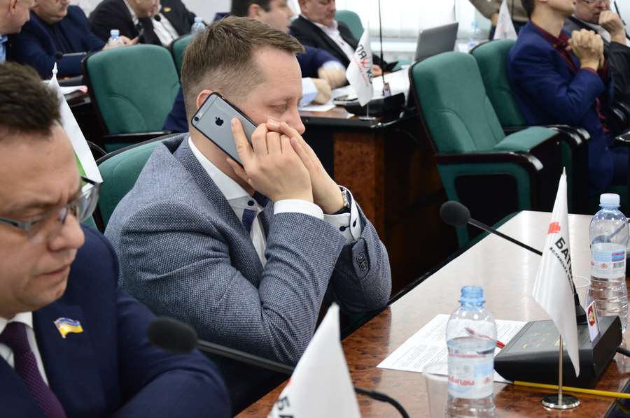 Депутат Андрій Козюра  на цій сесії був мовчазний, як ніколи 