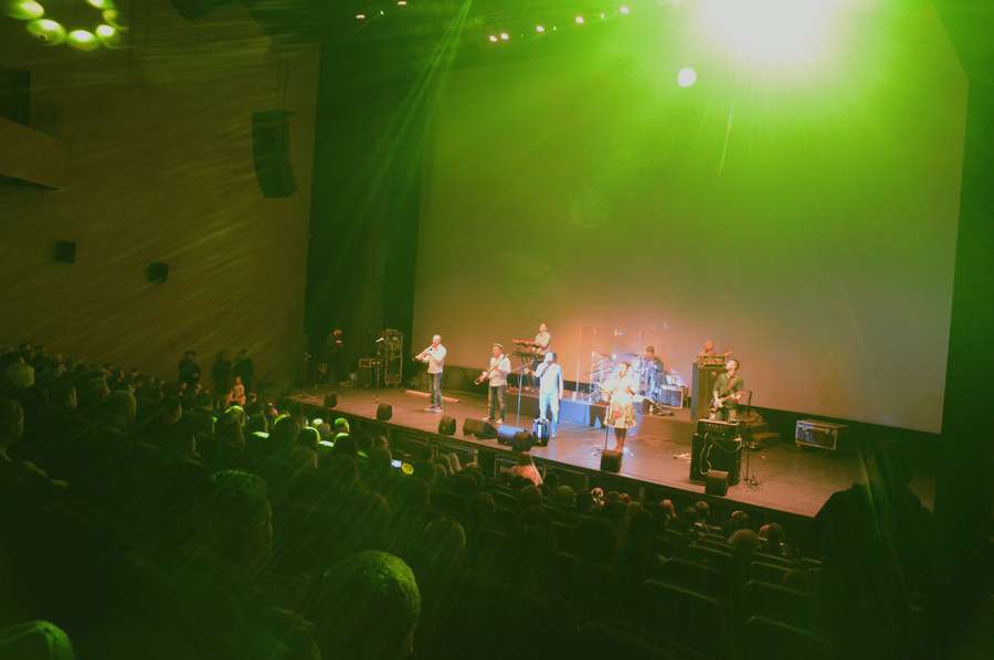 «У кожному пірожині головне - начинка»: у Луцьку відбувся концерт гурту «ТІК» (фото)
