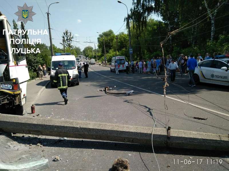 Відомі подробиці аварії з маршруткою в Луцьку (фото) 