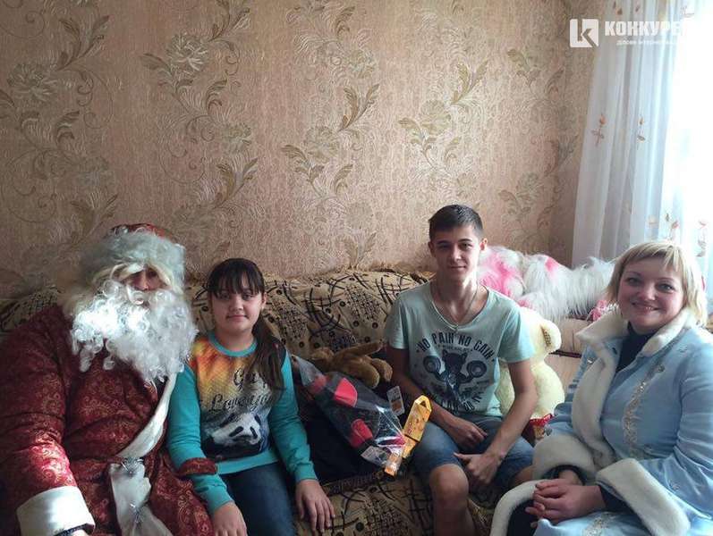 Депутат облради попрацював Дідом Морозом для волинських дітей