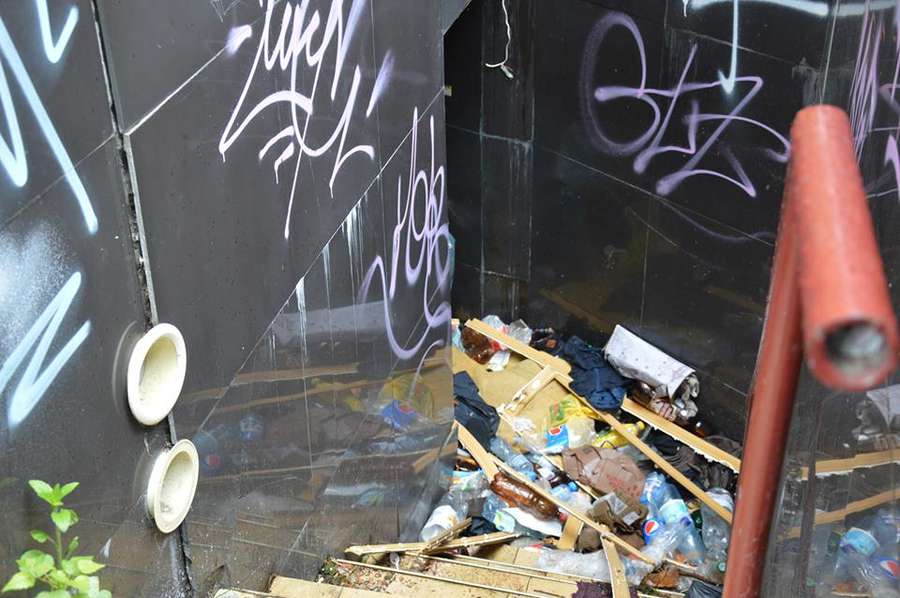На центральній вулиці Луцька - «негламурне» сміттєзвалище (фото)