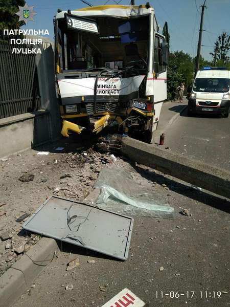 Відомі подробиці аварії з маршруткою в Луцьку (фото) 