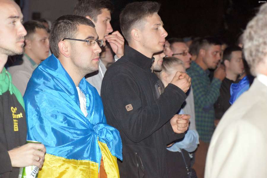 Мер-прогнозист та сотні вболівальників: як лучани підтримували збірну України з футболу (фото)