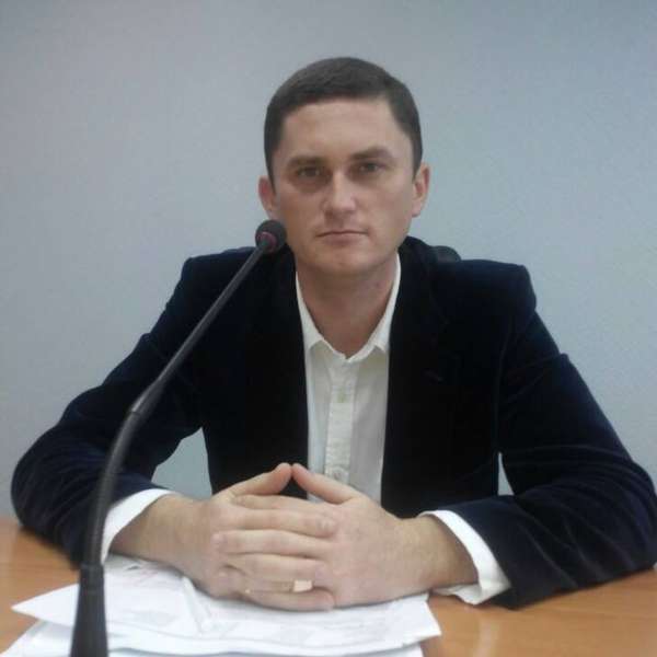 Депутат Володимир Кучер твердить, що інтереси «Континіуму» відстоює кандидат Людмила Кирда