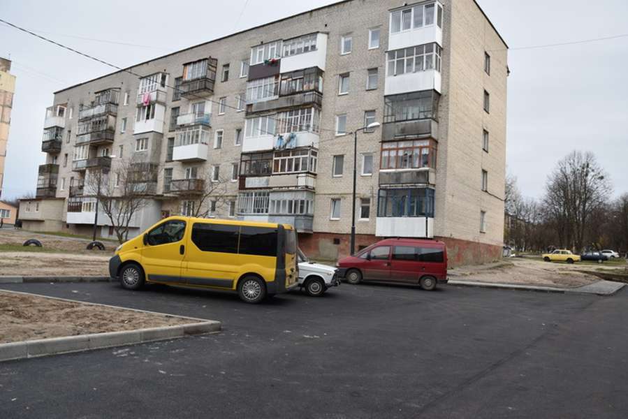 Як у Луцьку ремонтують прибудинкові території (фото) 