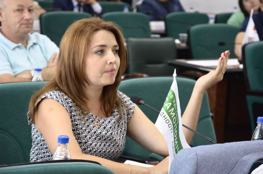 Алла Надточій активно брала участь в обговоренні упродовж цілої сесії