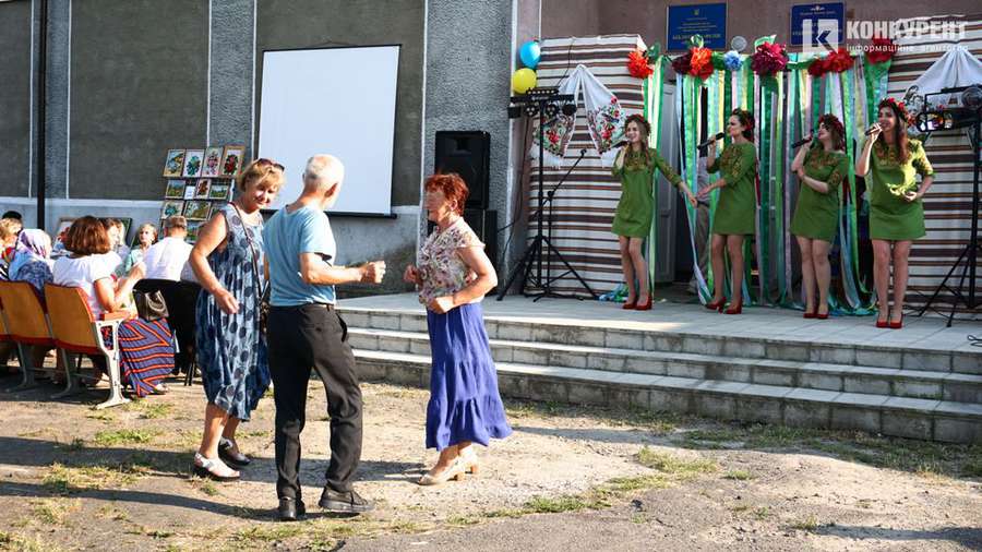 З танцями та музикою: як у Липлянах, Рокинях та Прилуцькому святкували День села (фото)
