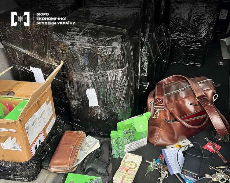 У Луцьку в контрабандиста вилучили понад 60 тисяч електронних сигарет на 26 млн грн (фото, відео)