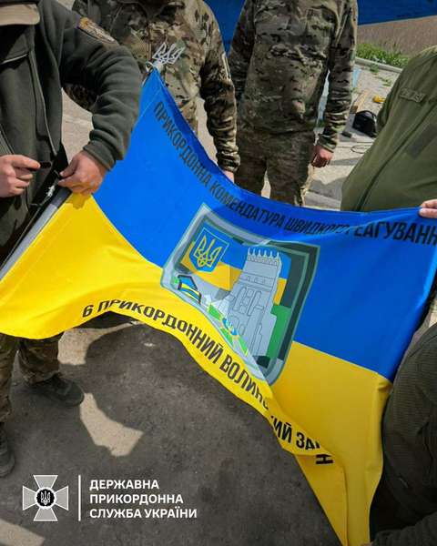 Прикордонники з Волині встановили прапор свого підрозділу на Донеччині (фото, відео)