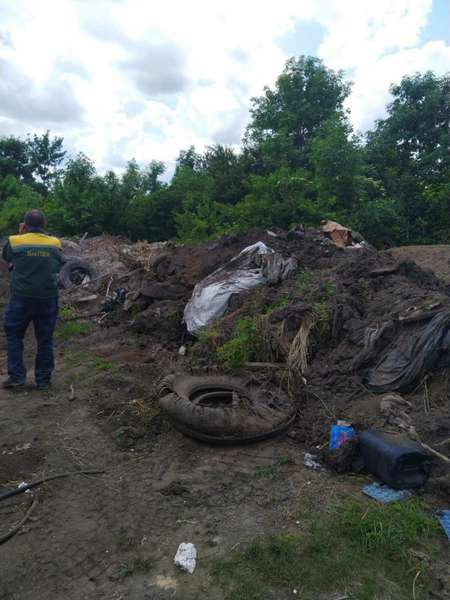 Гнідавський завод просить Луцькраду прибрати сміття біля полів фільтрації (фото)