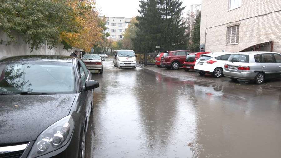 «Ситуація контрольована», – головний комунальник Луцька про підтоплення через зливу (відео)