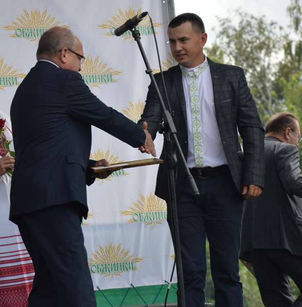Керівник департаменту аграрного виробництва «Волинь-Зерно-продукт»(входить до ГК «Вілія») Ярослав Мазуренко  отримав свою нагороду