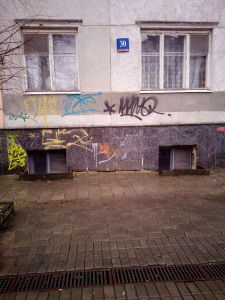 Лучани скаржаться на незаконні графіті у центрі міста (фото)