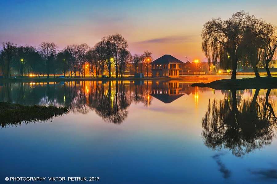 Фотограф показав неймовірні світлини вечорів на околиці Луцька 