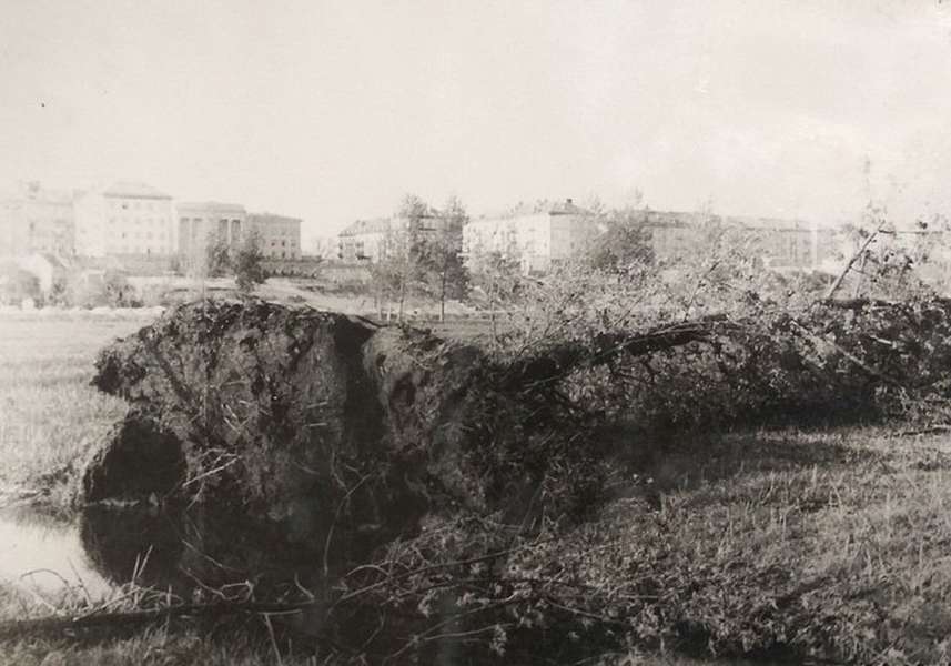 Буревій залишив луцьку кірху без шпиля: наслідки масштабної катастрофи 1960 року (фото)