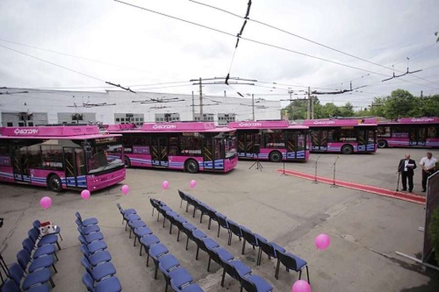 Луцькі тролейбуси виїхали на вулиці Кременчука (фото)