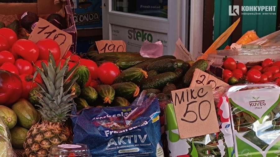 На ринках у Луцьку – рекордно висока ціна на огірки (фото)