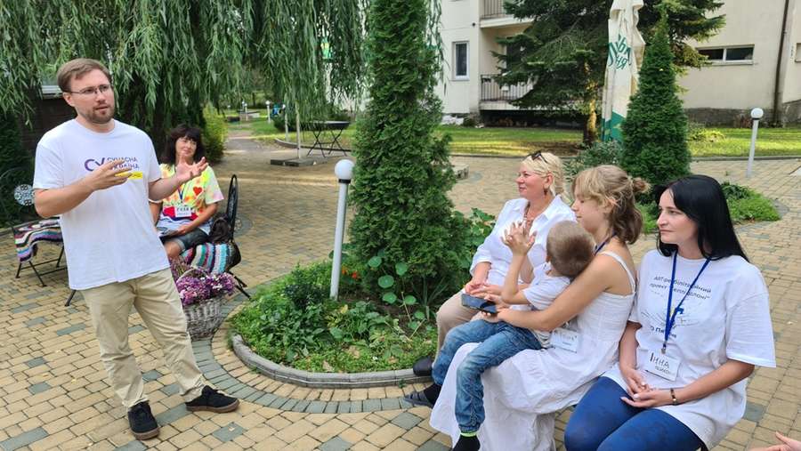 «Зробіть, щоб мама посміхалась»: на Світязі завершився ресурсний табір для мам та дітей з прифронтових міст України (фото)