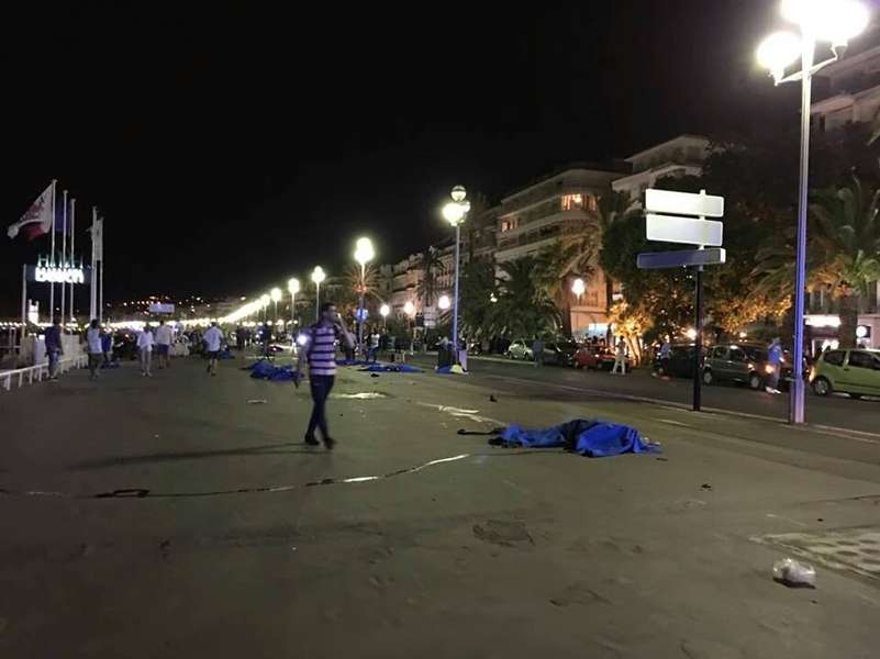 У мережі з'явилися фото та відео з місця трагедії у французькій Ніцці