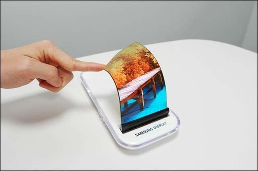 Samsung планує випуск гнучкого смартфона 