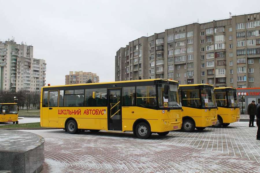 Волинські школи отримали нові автобуси (фото)