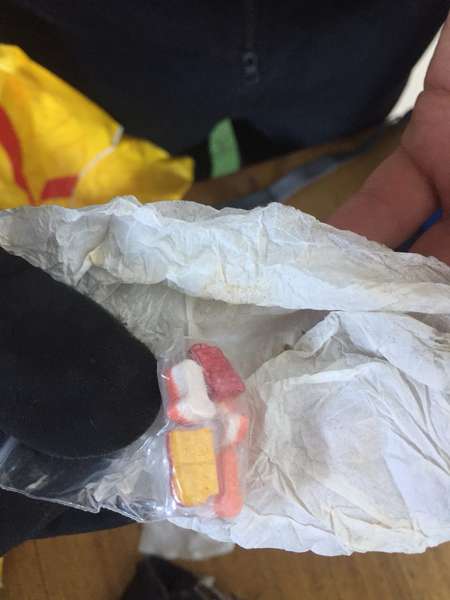 «Кольорова наркота»: в «Ягодині» знайшли заборонені таблетки (фото)