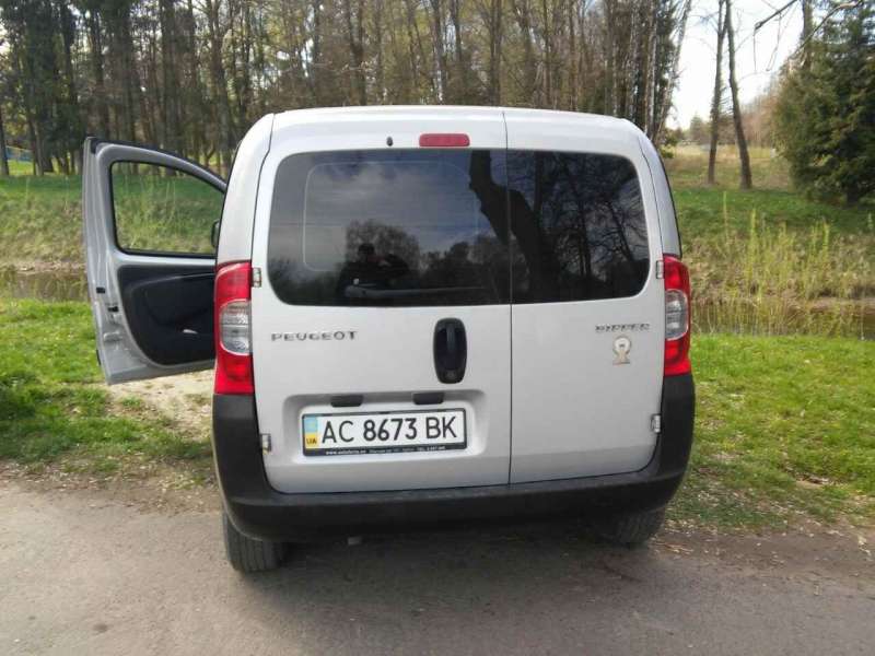 Хто не вміє паркуватись: у Луцьку ловили порушників (фото)
