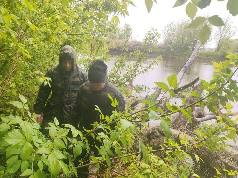 Прикордонники затримали волинян, які вплав через річку поверталися в Україну (фото)