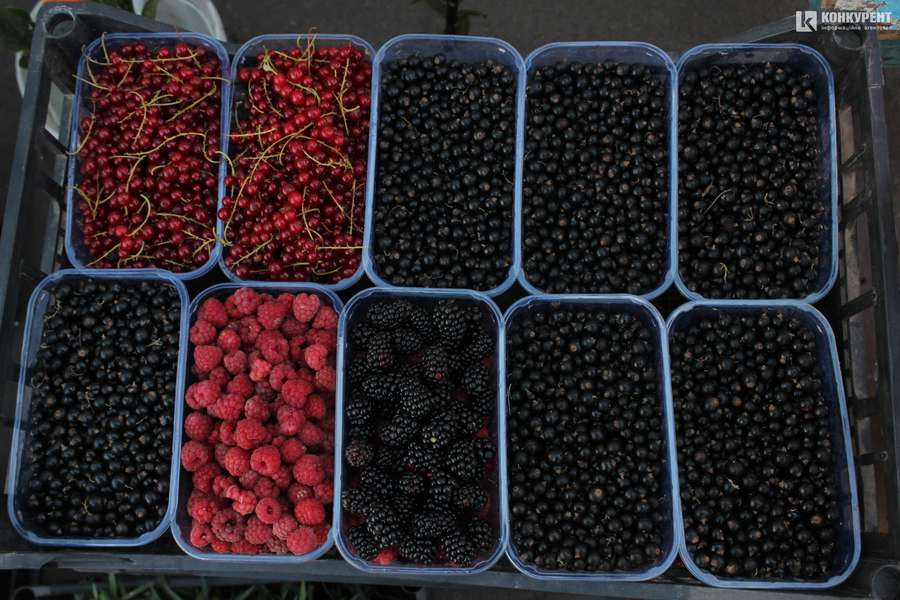 За скільки можна купити ягоди у Луцьку (фото)