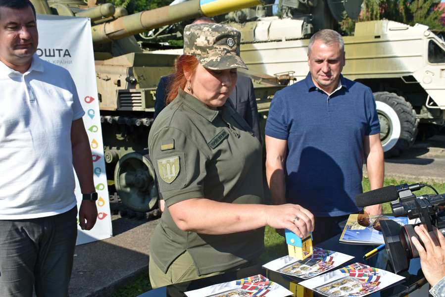 У Луцьку погасили блок марок «Зброя Перемоги. Світ з Україною» (фото)