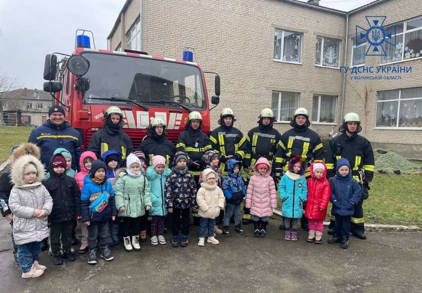 Дітей евакуювали: в дитсадку в Іваничах працювали рятувальники (фото)