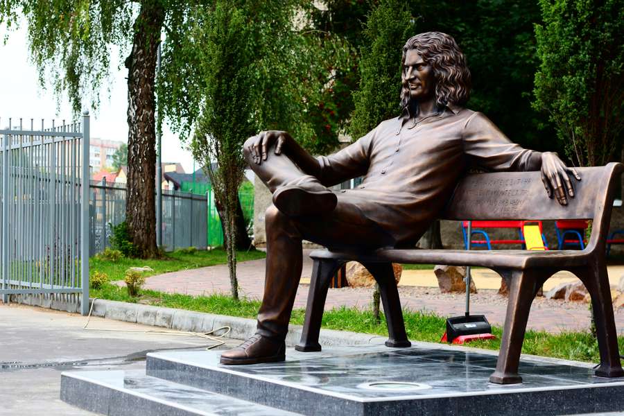 Творці пам'ятника Кузьмі: 