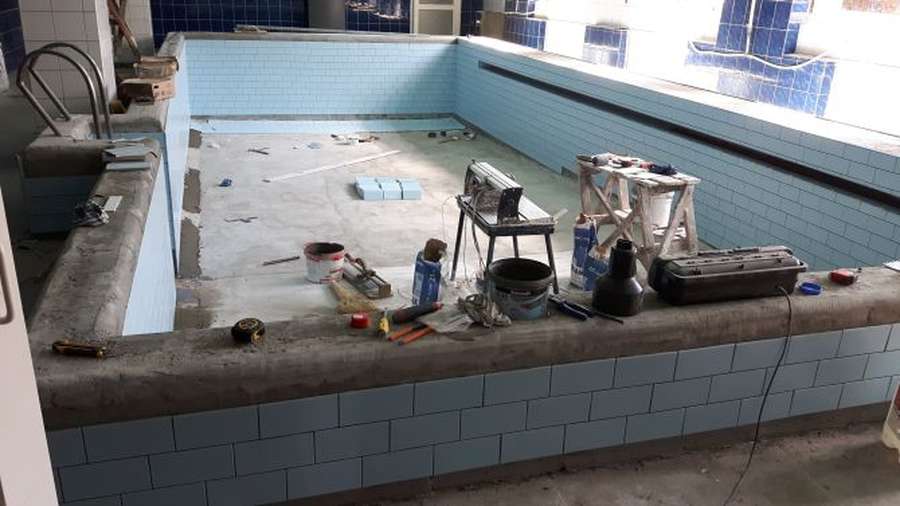Луцьку школу плавання ремонтують (фото) 