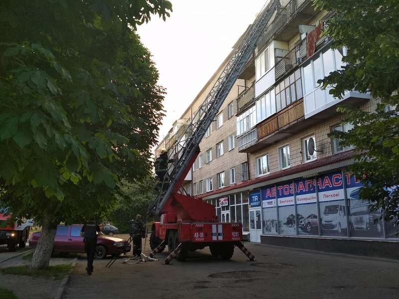 У Луцьку горить житловий будинок (фото, відео, оновлюється) 