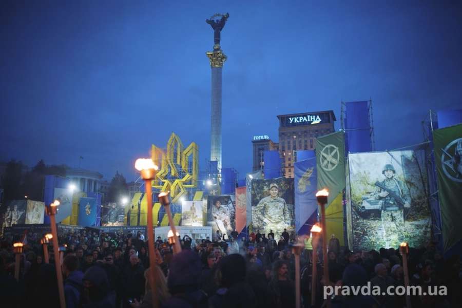 «Бандера – наш герой. Покрова – наше свято»:  у Києві пройшов марш націоналістів (фото, відео)