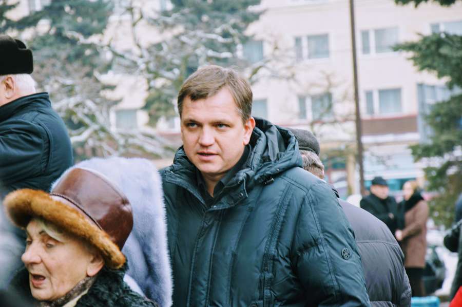 Народний депутат кількох скликань Юрій Павленко також приїхав на прощання до Луцька><span class=