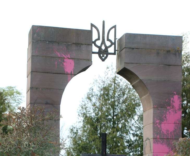 У Польщі знищили пам'ятник воїнам УПА (фото)