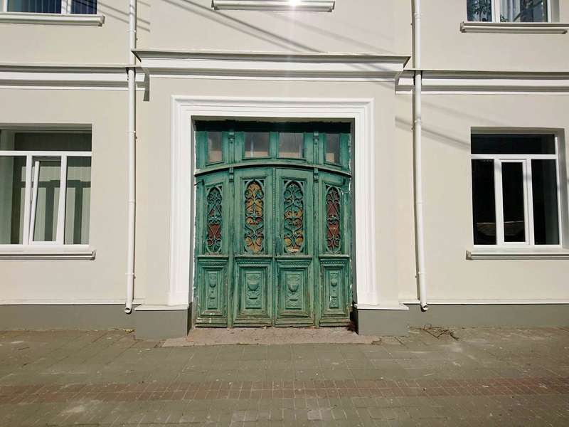 У Луцьку для фото знову доступні популярні старовинні двері (фото)