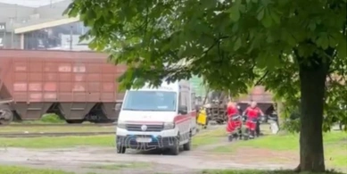 У Луцьку хлопця вдарило струмом на даху залізничного вагона – працюють медики (відео)