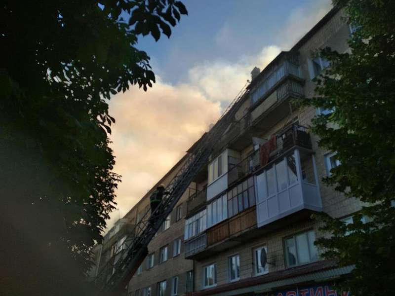 У Луцьку горить житловий будинок (фото, відео, оновлюється) 