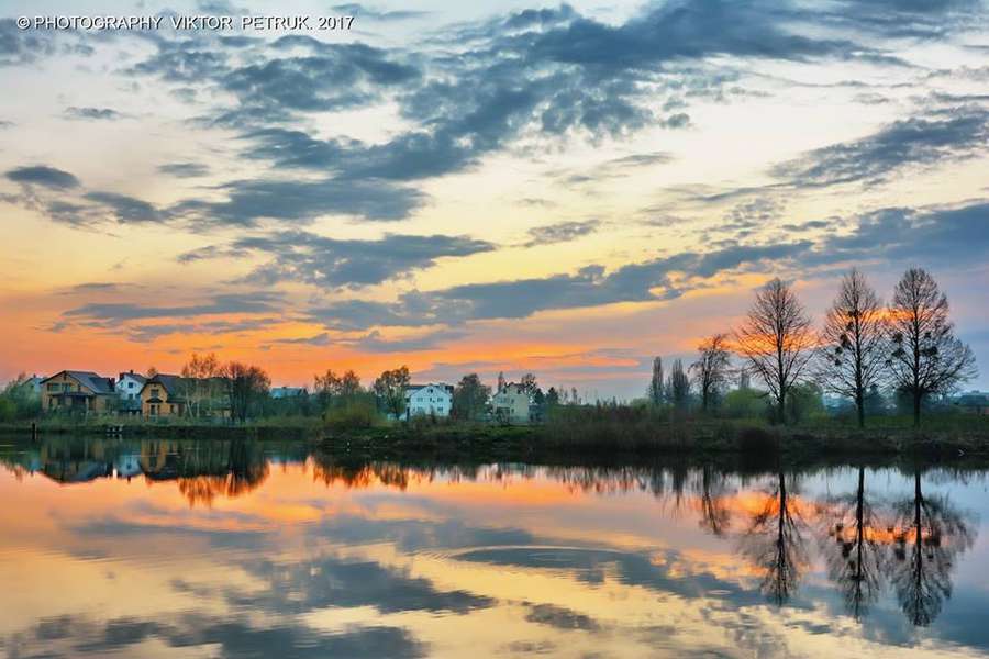 Фотограф показав неймовірні світлини вечорів на околиці Луцька 