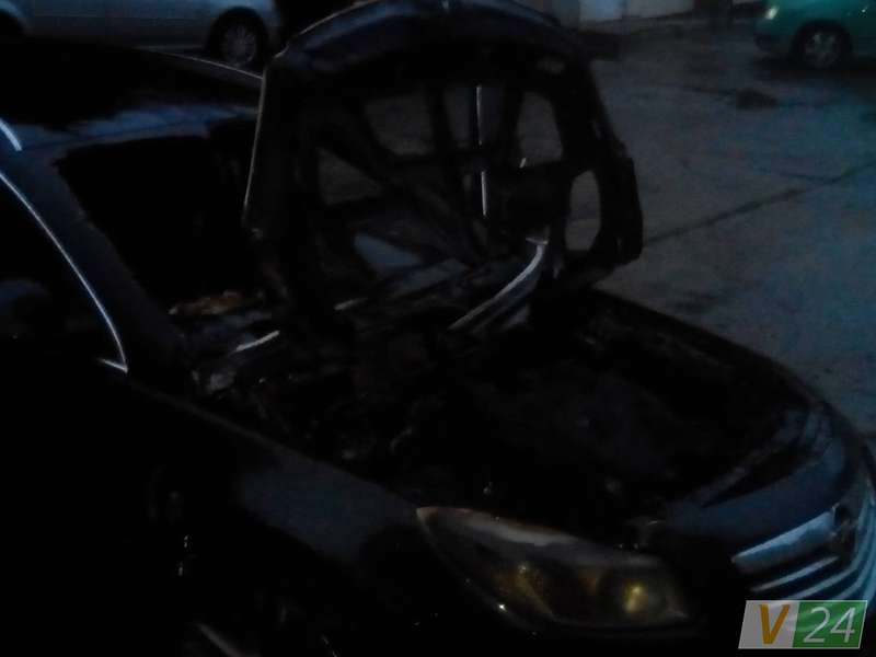 У Луцьку горіла машина працівника СБУ (фото), – ЗМІ 