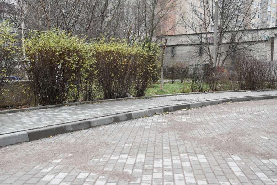 У Луцьку завершують ремонт дворів і доріг (фото) 