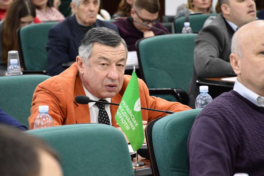 Депутат Микола  Дендіберін цього разу менше говорив за стадіони і більше про бездомних тварин. Це що - новий тренд якийсь?