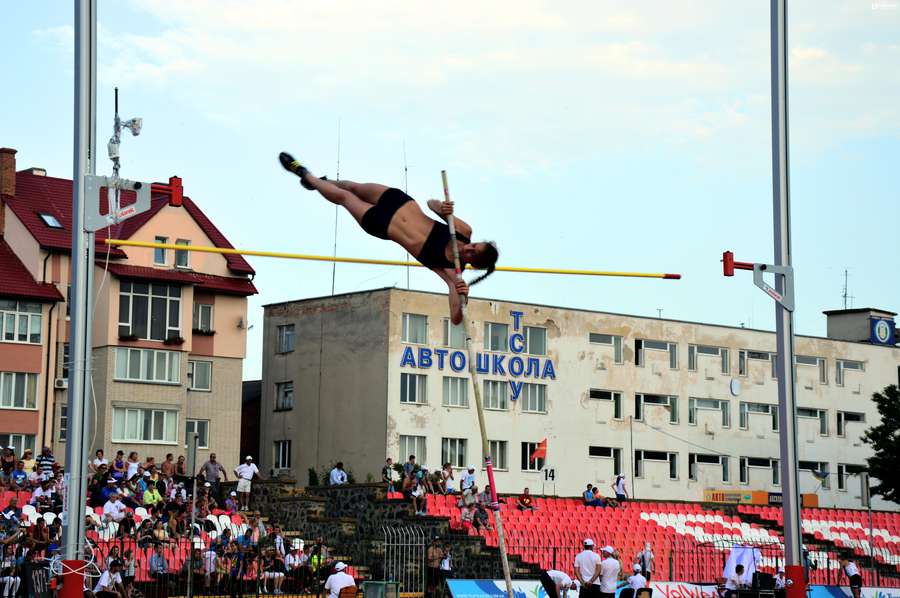 Яскраві фінали та виконані нормативи: у Луцьку продовжують змагатися легкоатлети (фото)