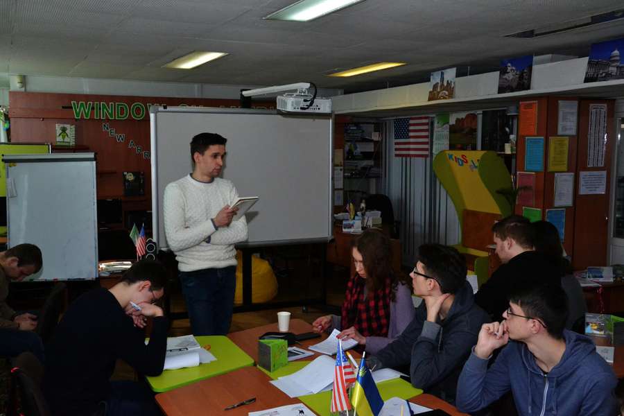 У Луцьку організували англомовну дебатну школу (фото) 