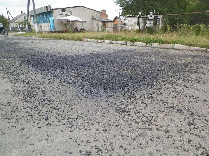 У Ківерцях жителі обурені ремонтом дороги за «новітньою зарубіжною технологією» (фото)